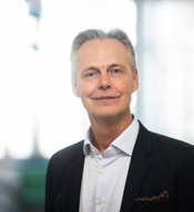 Porträttbild på Mathias Knutsson