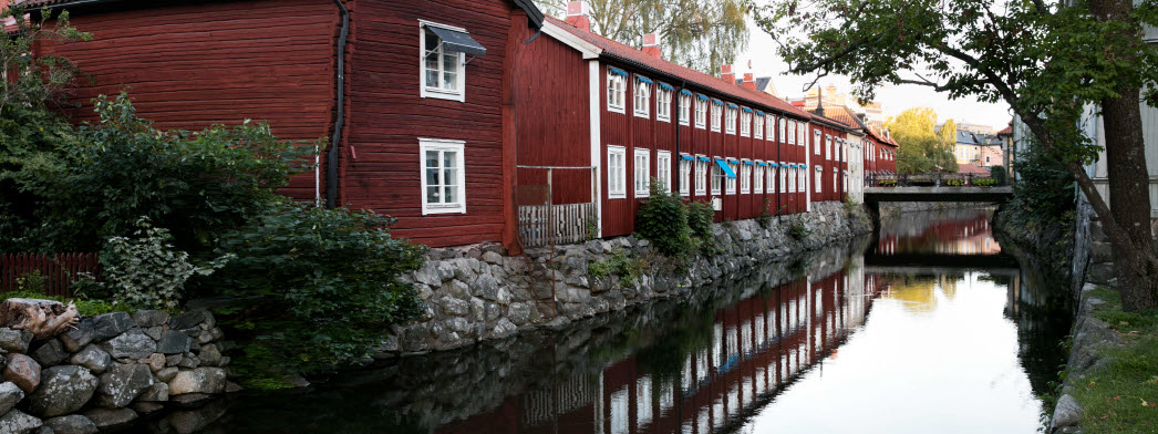 Äldre, röda hus i centrala Västerås